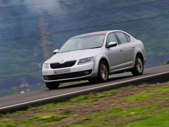 skoda octavia vs toyota corolla altis #2