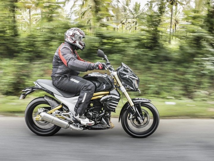 Mahindra Mojo review action image