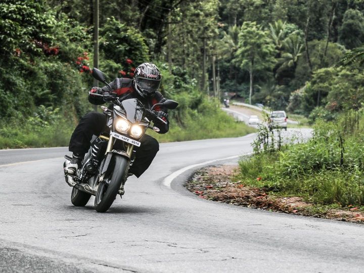 Mahindra Mojo action shot