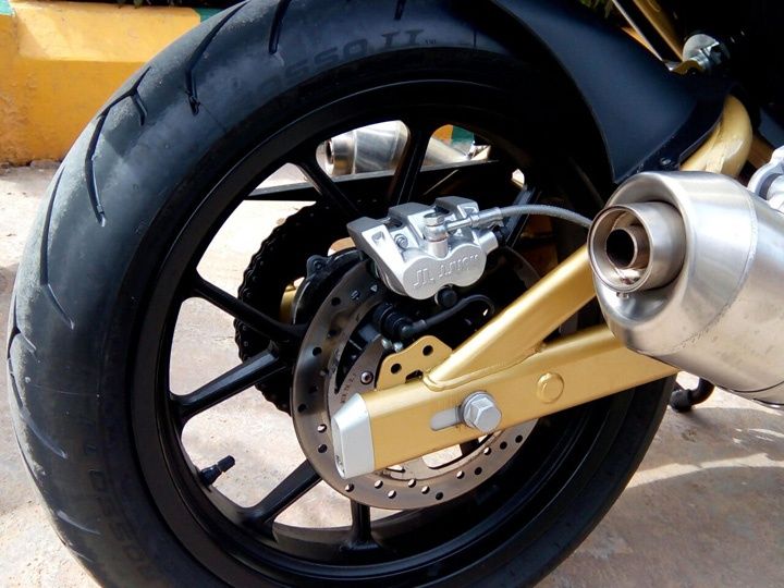 Mahindra Mojo brake