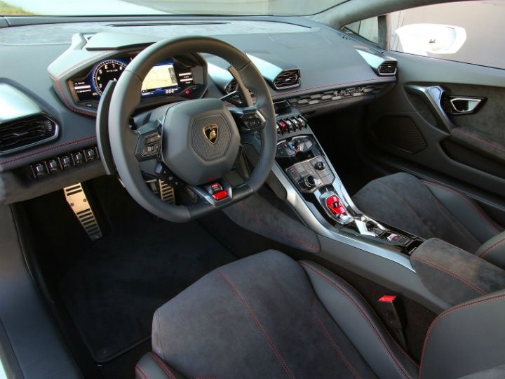 Lamborghini Huracan interior